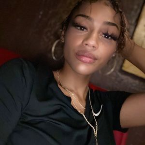 Meet your Posher, Destinie